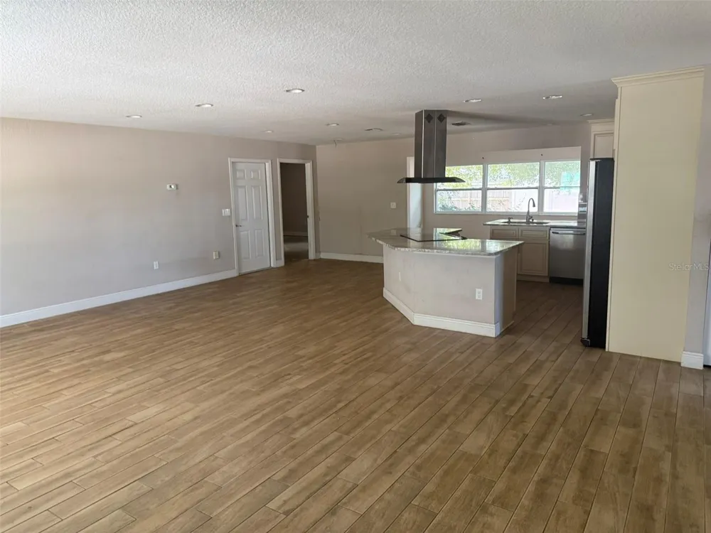 4207 21 ST AVENUE W Bradenton, FL 34205