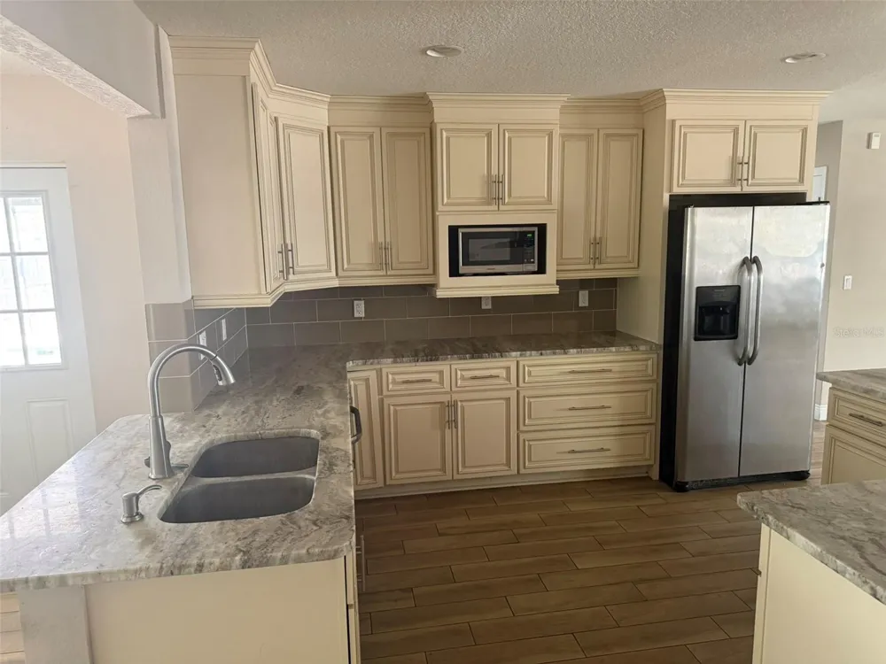 4207 21 ST AVENUE W Bradenton, FL 34205