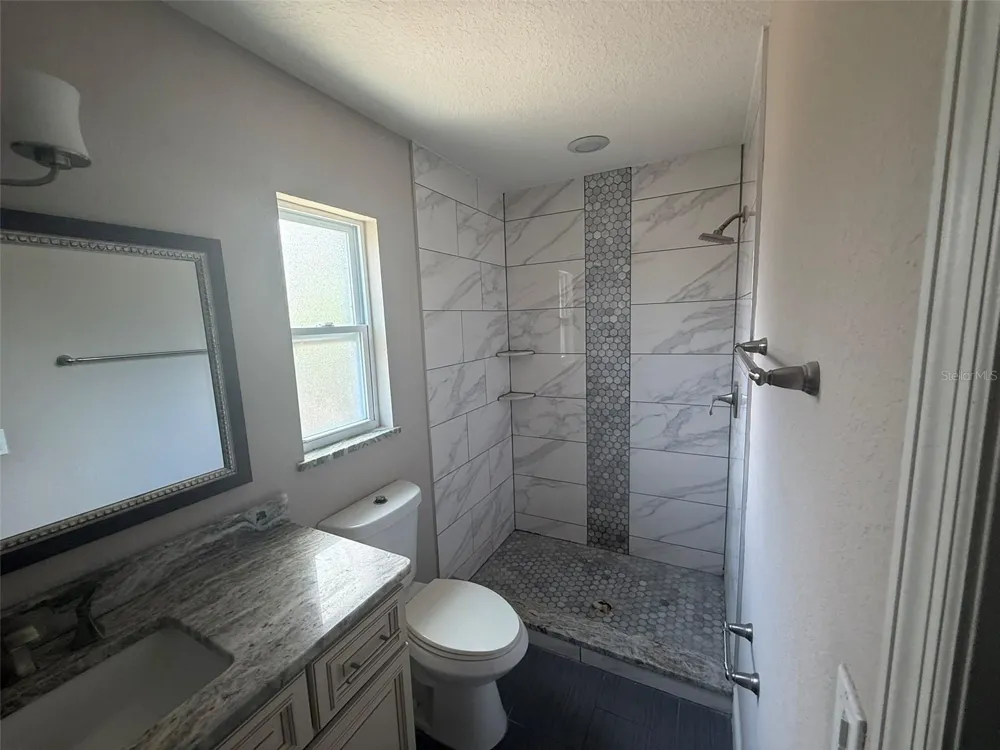 4207 21 ST AVENUE W Bradenton, FL 34205