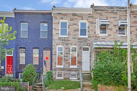 2505 HOLLINS STREET