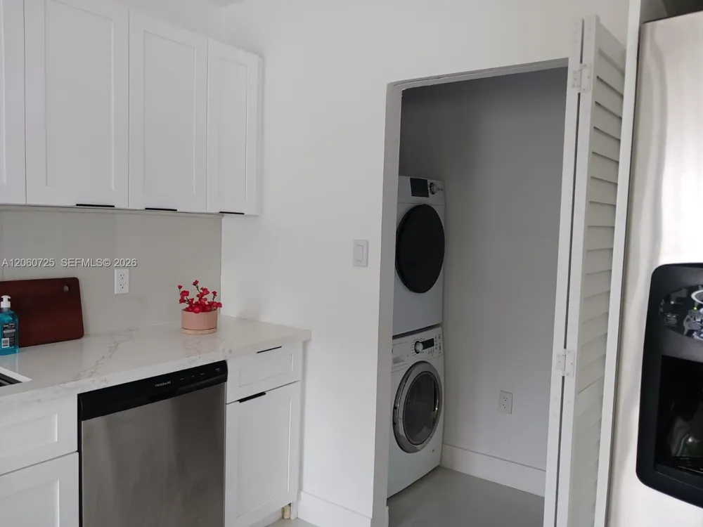 1480 NE 157th St North Miami Beach, FL 33162
