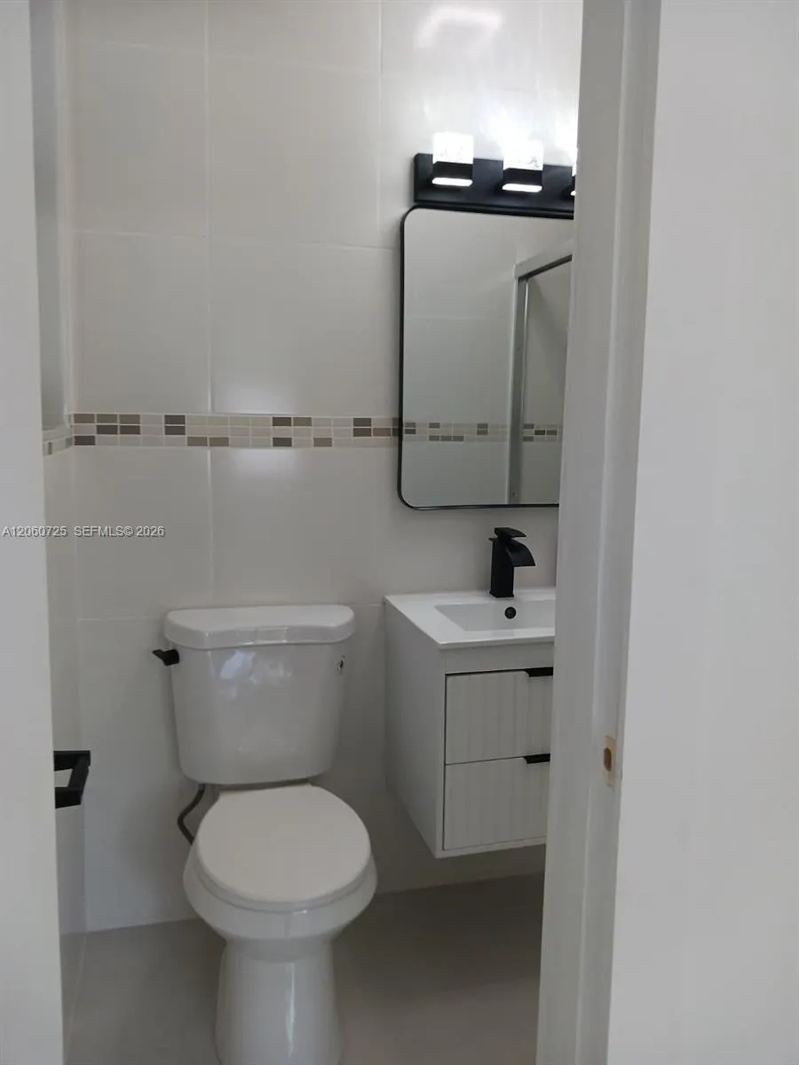 1480 NE 157th St North Miami Beach, FL 33162