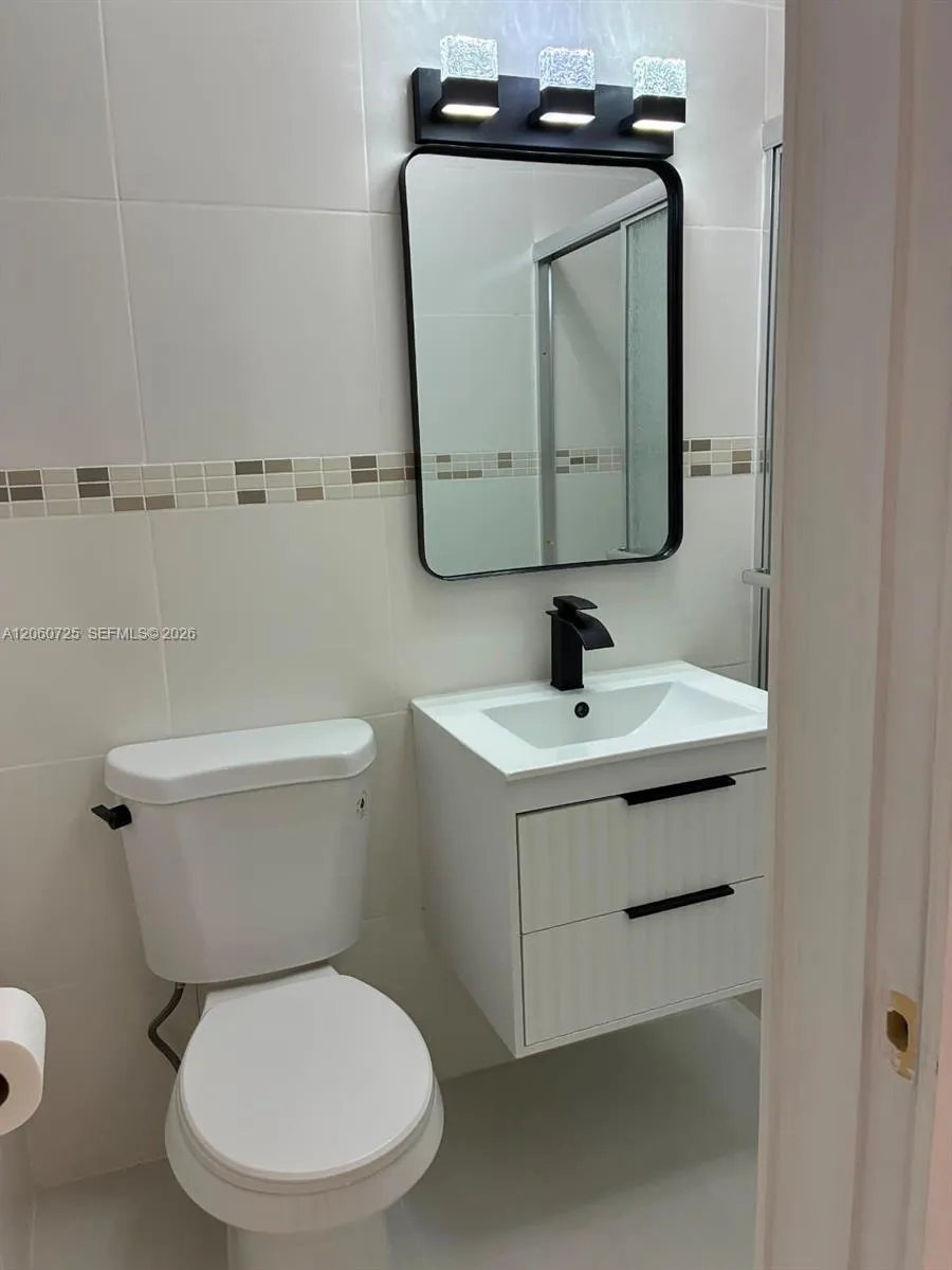 1480 NE 157th St North Miami Beach, FL 33162