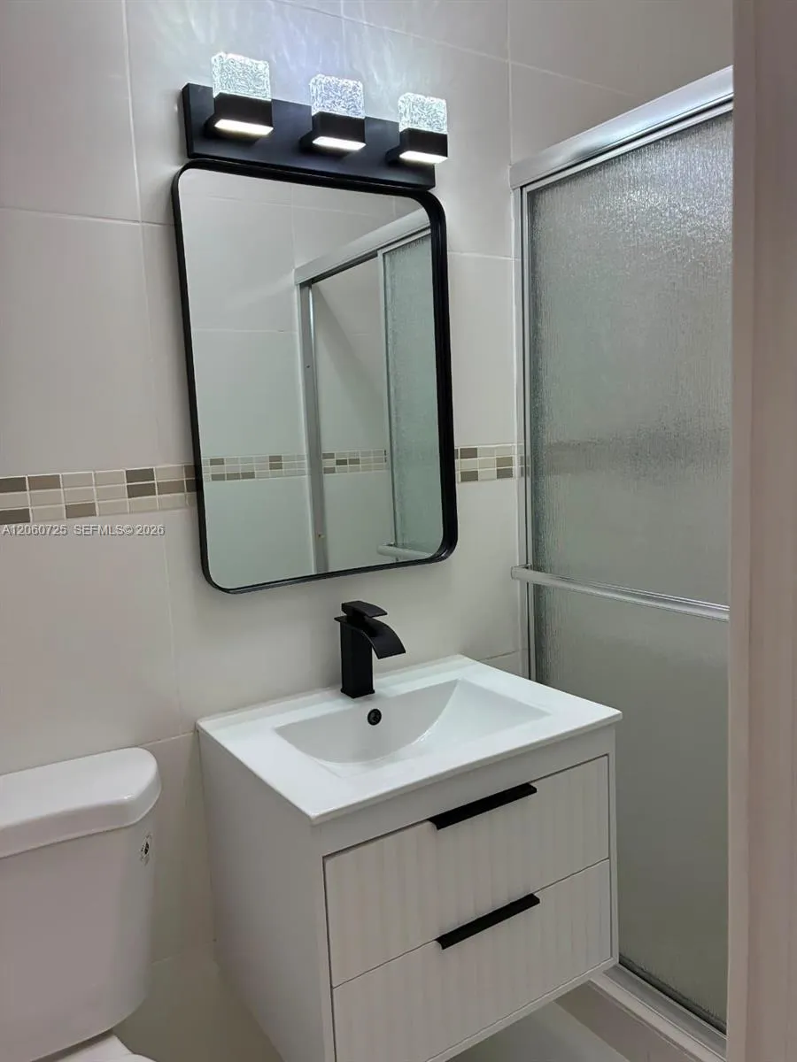 1480 NE 157th St North Miami Beach, FL 33162