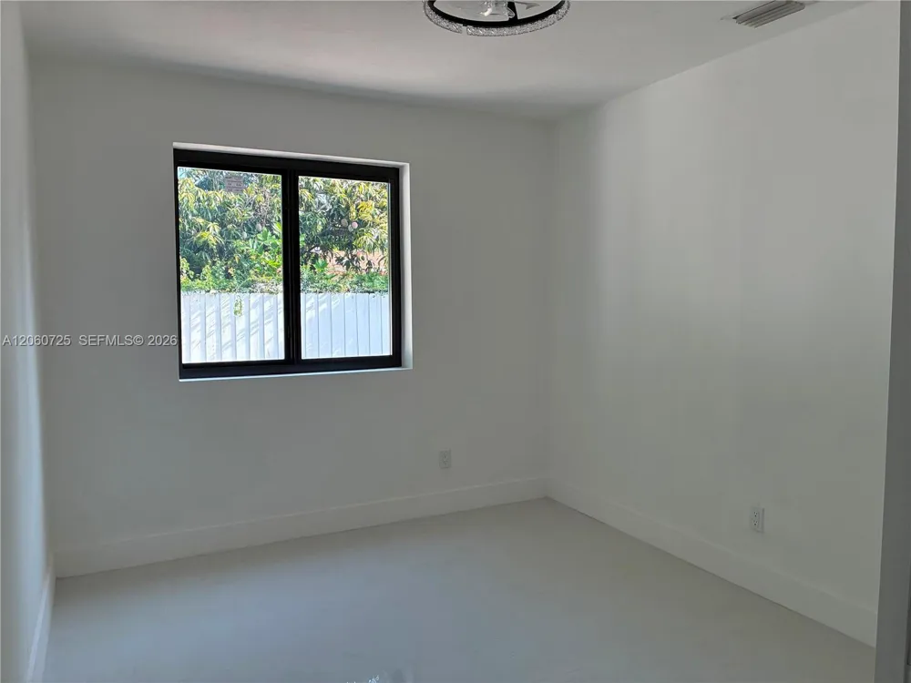 1480 NE 157th St North Miami Beach, FL 33162