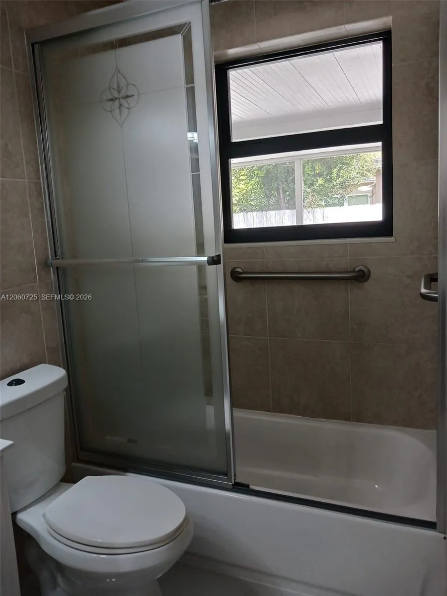 1480 NE 157th St North Miami Beach, FL 33162