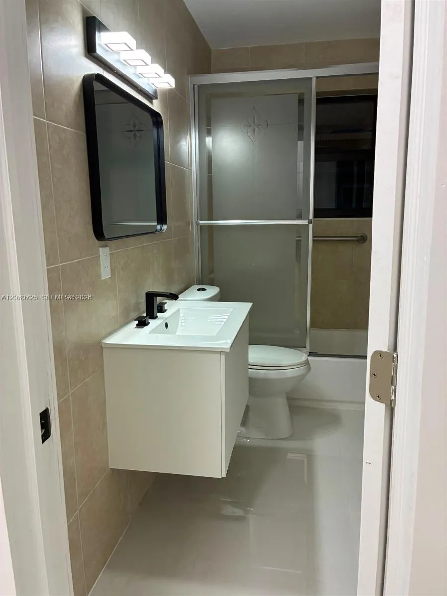 1480 NE 157th St North Miami Beach, FL 33162