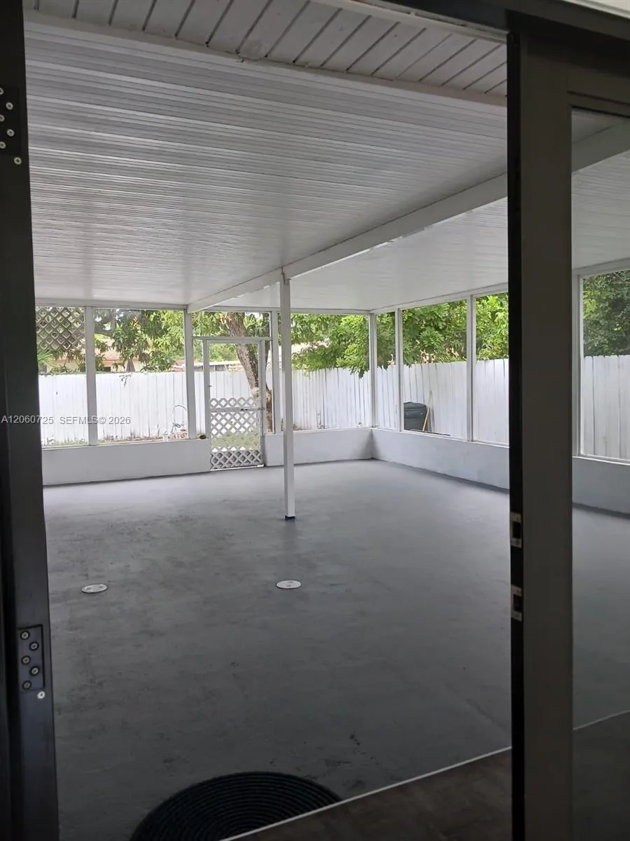 1480 NE 157th St North Miami Beach, FL 33162
