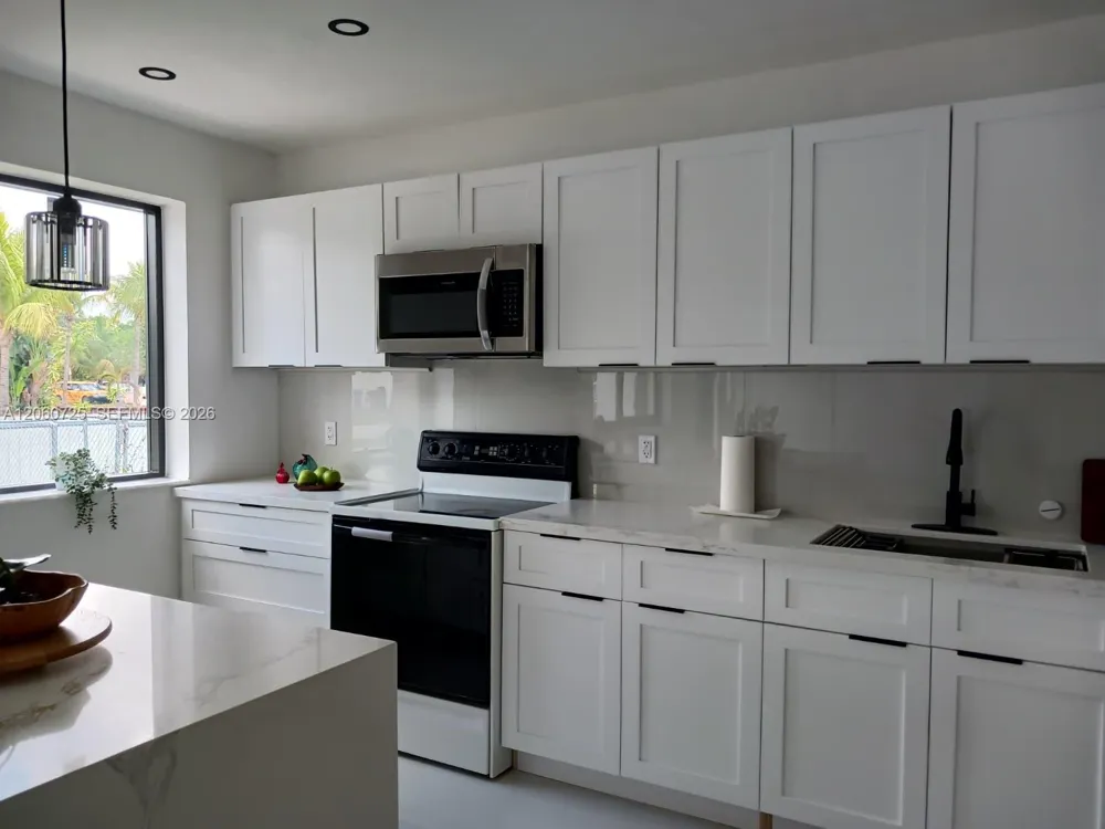 1480 NE 157th St North Miami Beach, FL 33162