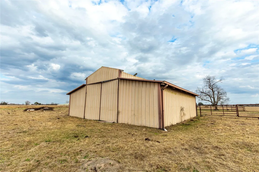 2 Wiese Rd Bellville, TX 77418