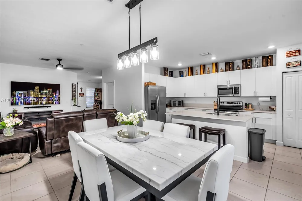 278 SW 159th Pl Pembroke Pines, FL 33027