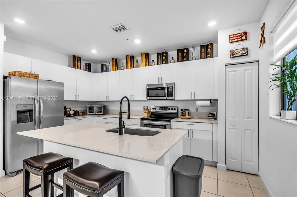 278 SW 159th Pl Pembroke Pines, FL 33027