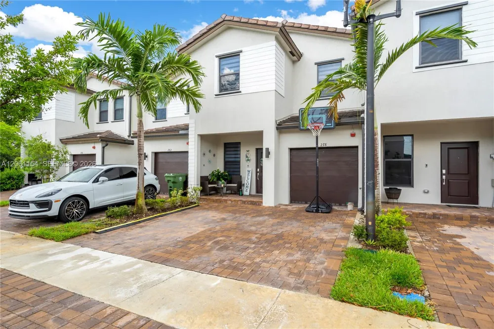 278 SW 159th Pl Pembroke Pines, FL 33027