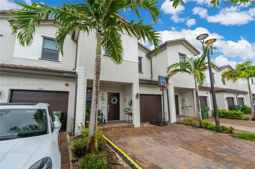 278 SW 159th Pl Pembroke Pines, FL 33027