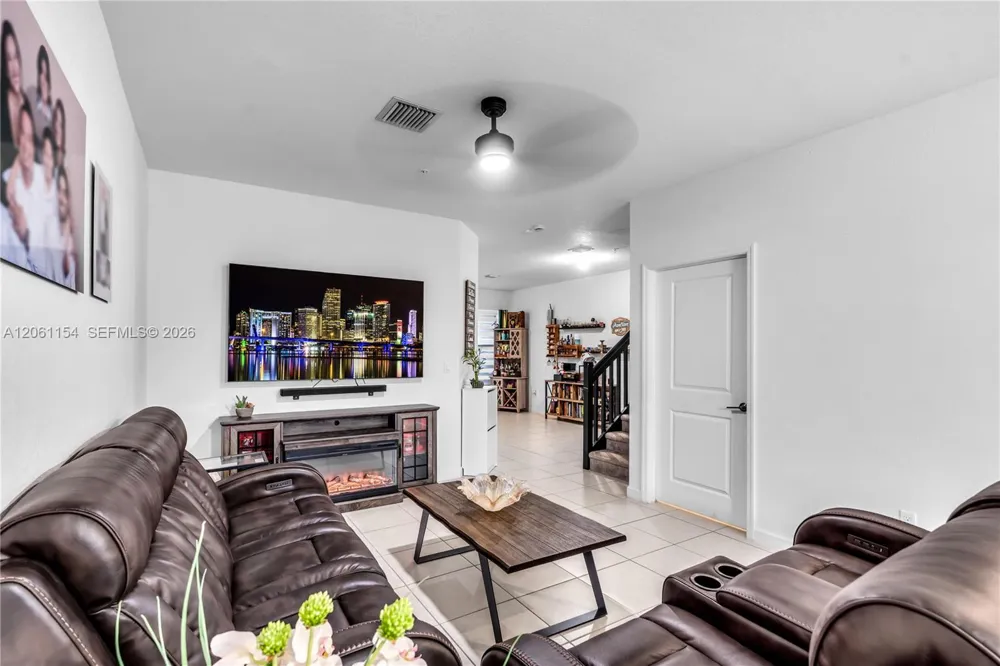 278 SW 159th Pl Pembroke Pines, FL 33027
