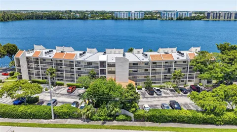 117 Lake Emerald Dr #408