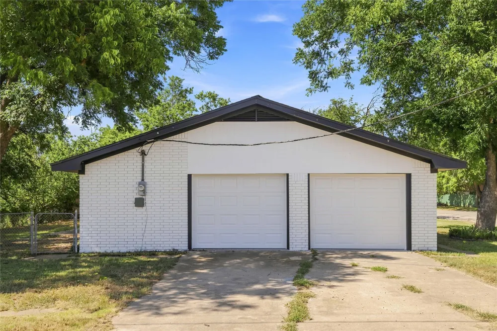 209 S Austin Street De Leon, TX 76444