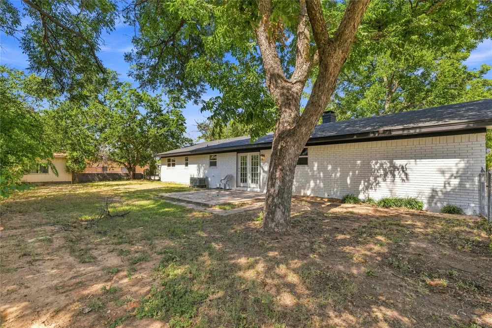 209 S Austin Street De Leon, TX 76444