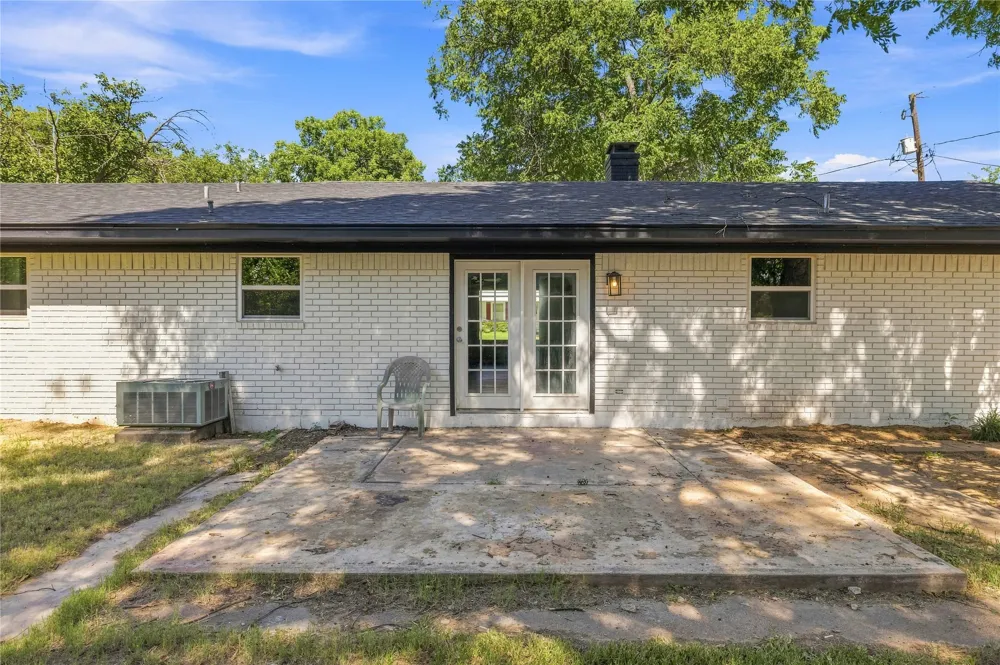 209 S Austin Street De Leon, TX 76444