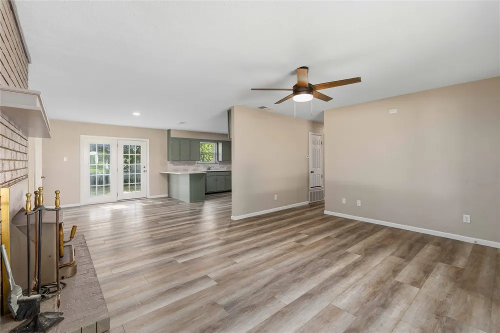 209 S Austin Street De Leon, TX 76444