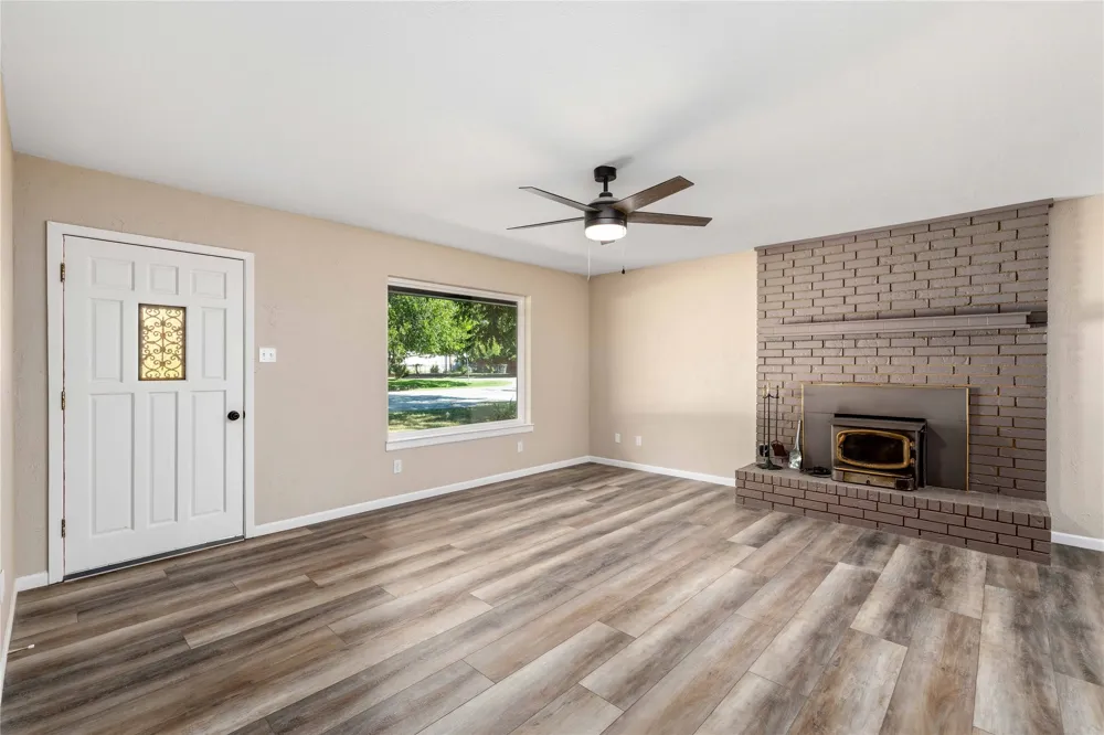 209 S Austin Street De Leon, TX 76444