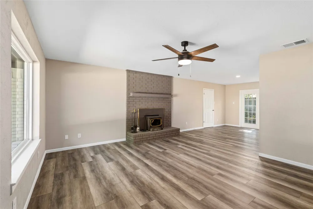 209 S Austin Street De Leon, TX 76444