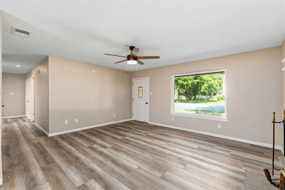 209 S Austin Street De Leon, TX 76444