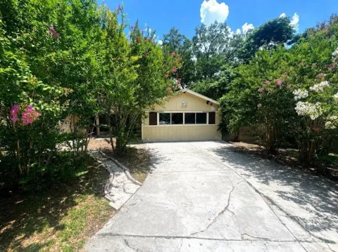 6118 Windy Forest