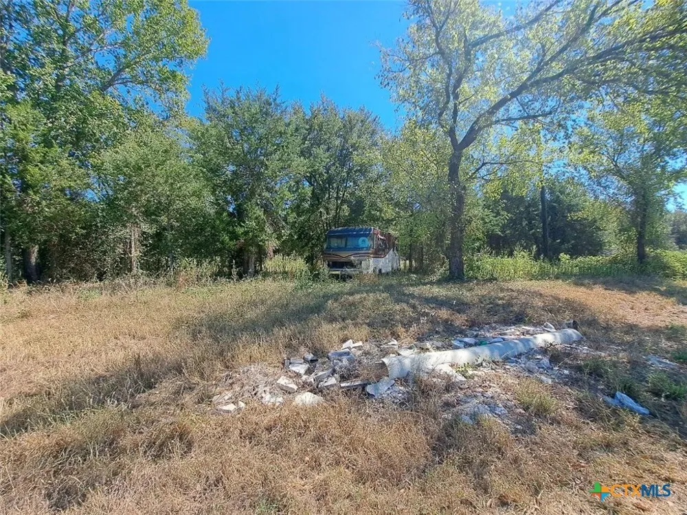 6077 US-77 Highway Rockdale, TX 76567