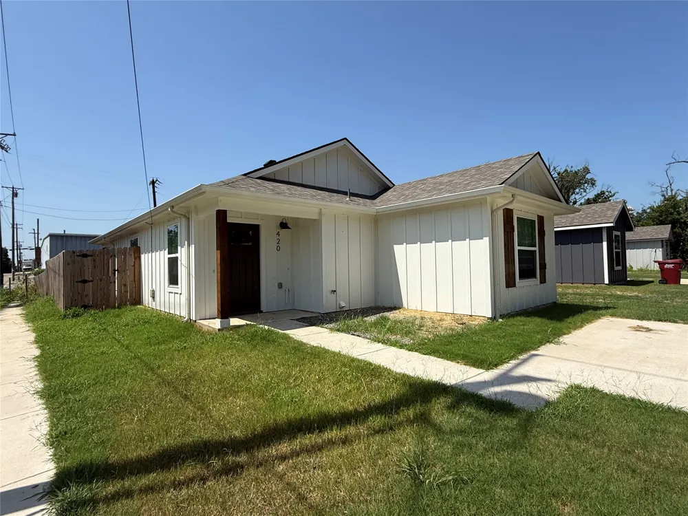 420 E 5th Street Bonham, TX 75418