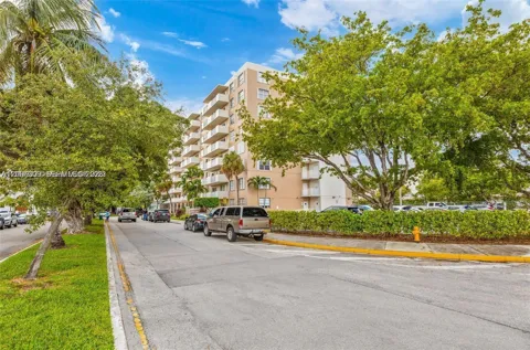 1455 Treasure Dr #PH-H