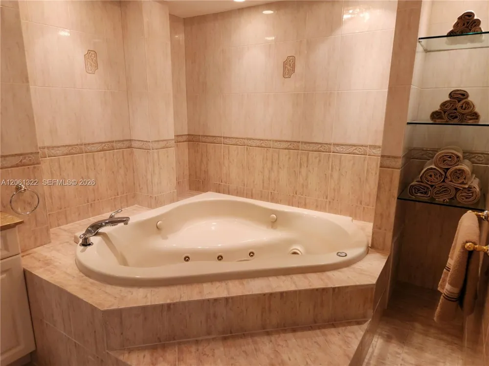 3725 S Ocean Dr #1108 Hollywood, FL 33019