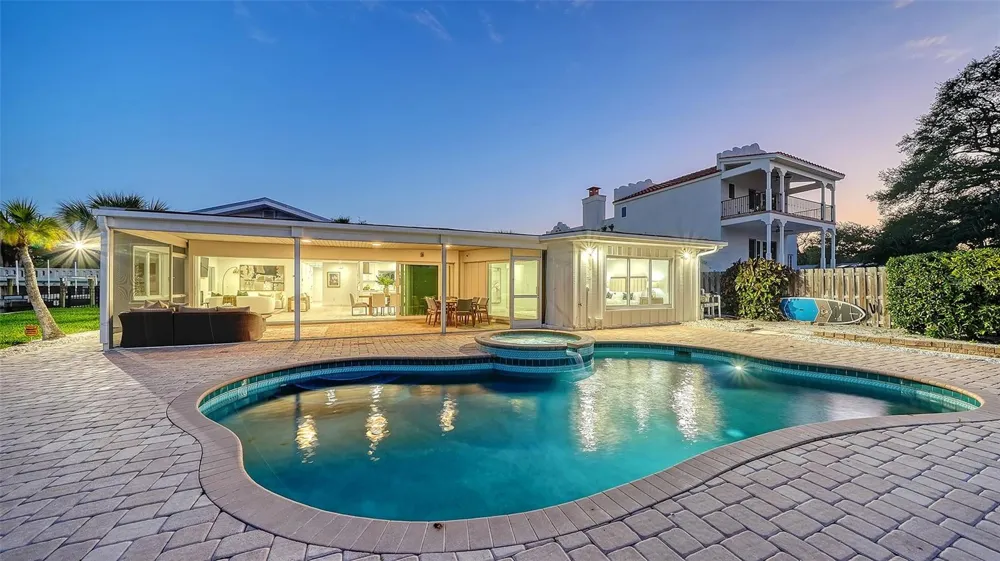 339 TREASURE BOAT WAY Sarasota, FL 34242