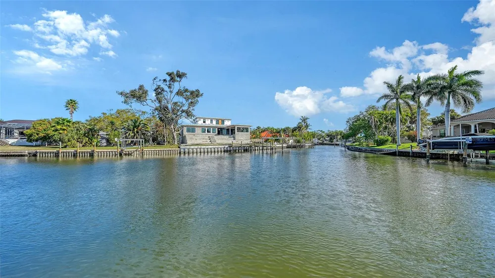 339 TREASURE BOAT WAY Sarasota, FL 34242