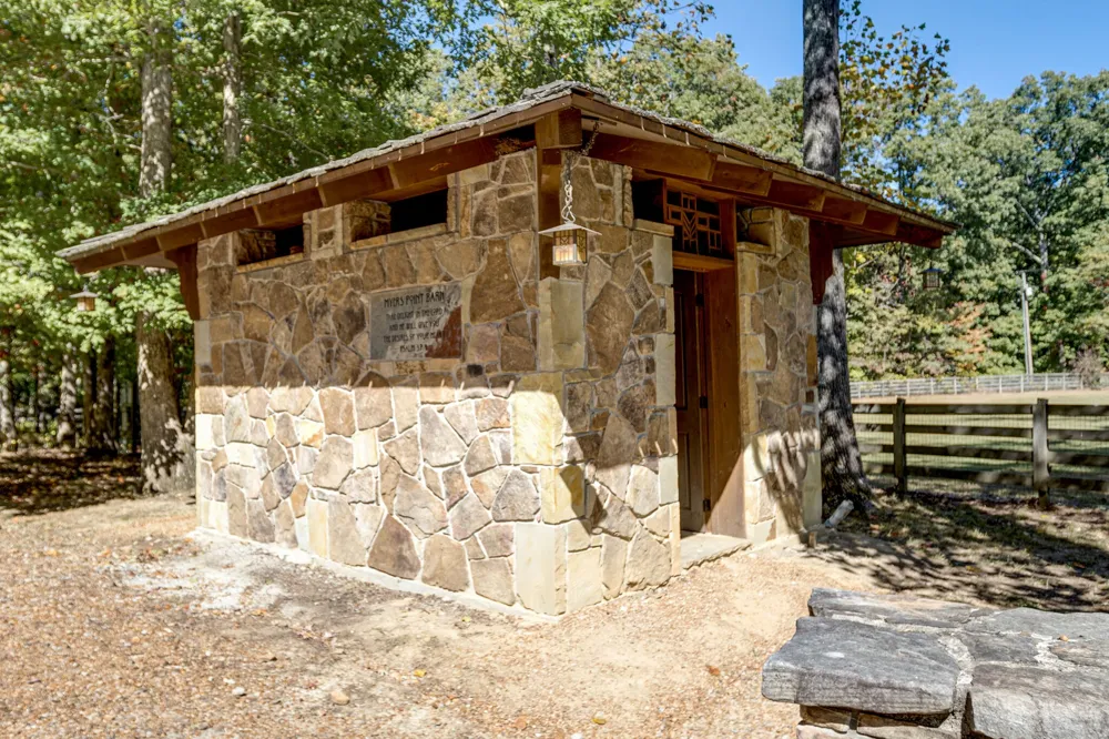 15 Myers Point Rd Sewanee, TN 37375