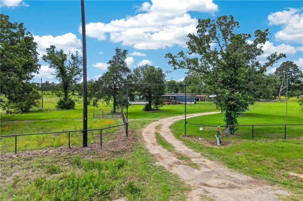 11648 Fm 2000 Caldwell, TX 77836