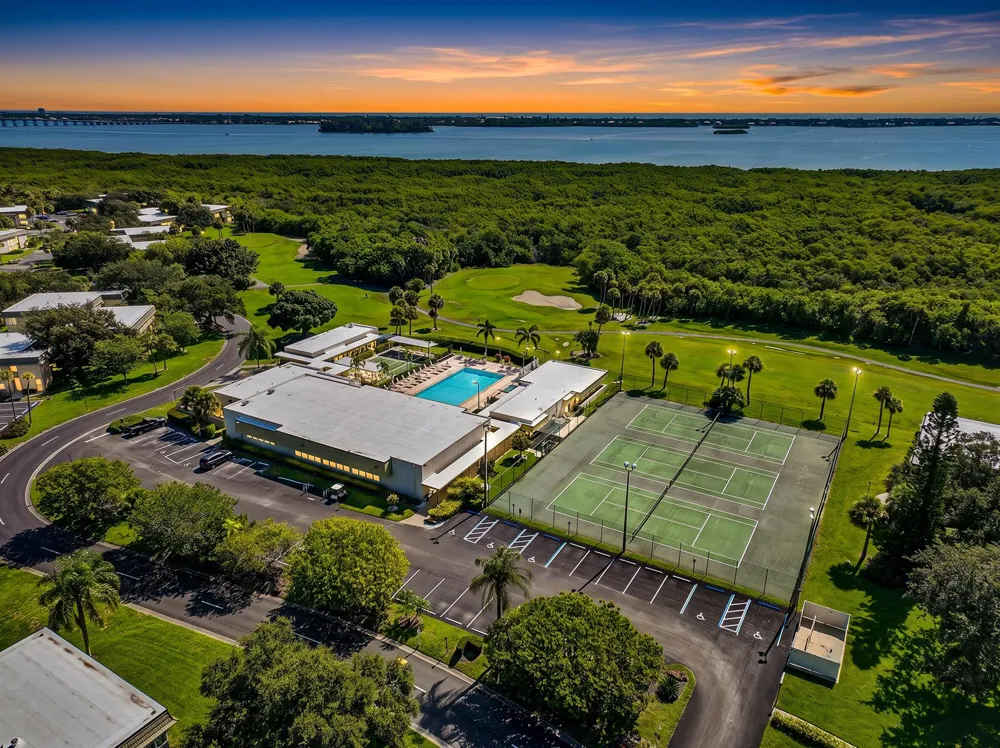 4 Vista Gardens Trail #Unit 207 Vero Beach, FL 32962