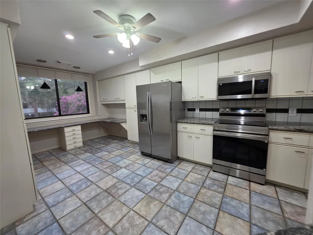 2013 Enterprise Avenue League City, TX 77573