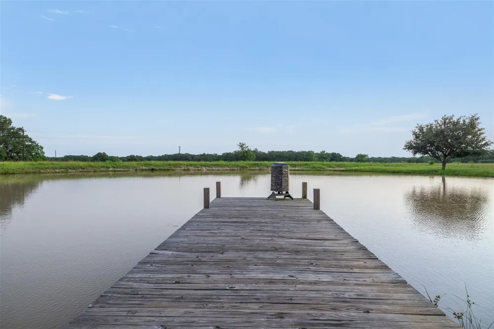 16204 Newberg Rd Cat Spring, TX 78933
