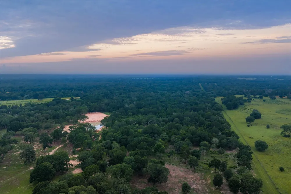16204 Newberg Rd Cat Spring, TX 78933