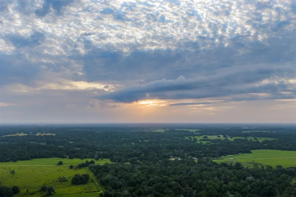 16204 Newberg Rd Cat Spring, TX 78933