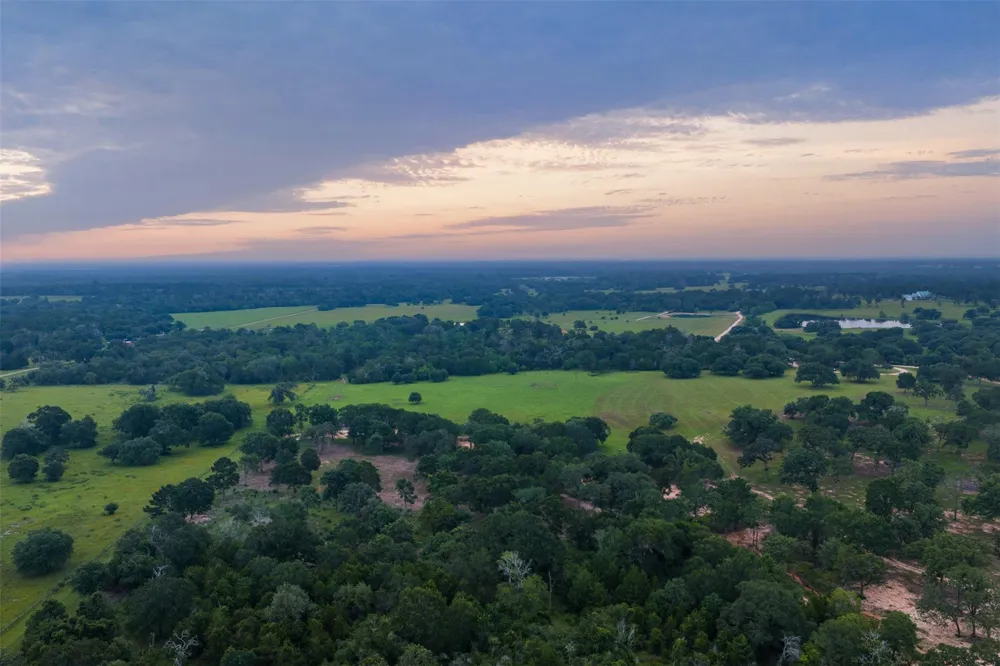 16204 Newberg Rd Cat Spring, TX 78933