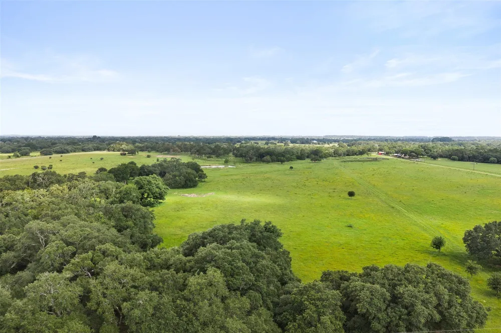 16204 Newberg Rd Cat Spring, TX 78933