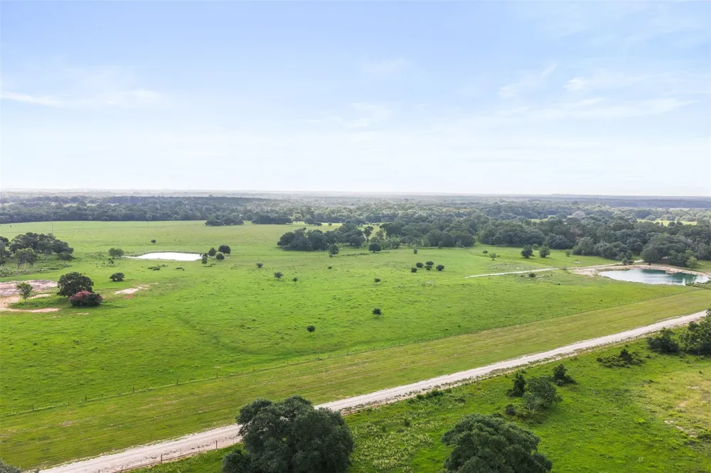 16204 Newberg Rd Cat Spring, TX 78933