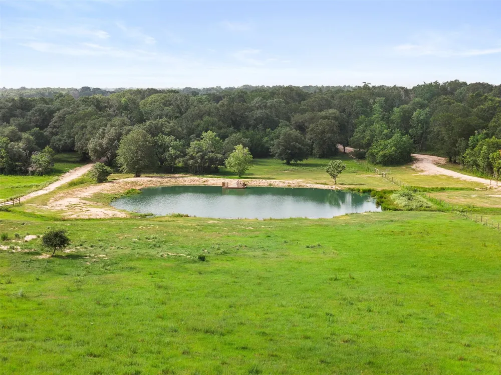 16204 Newberg Rd Cat Spring, TX 78933