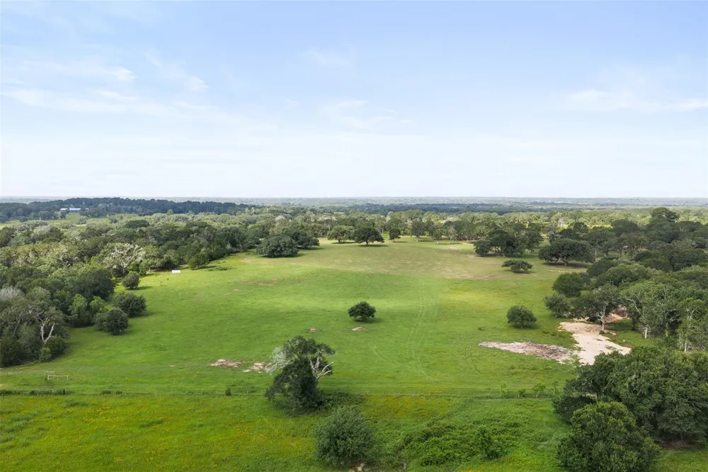 16204 Newberg Rd Cat Spring, TX 78933
