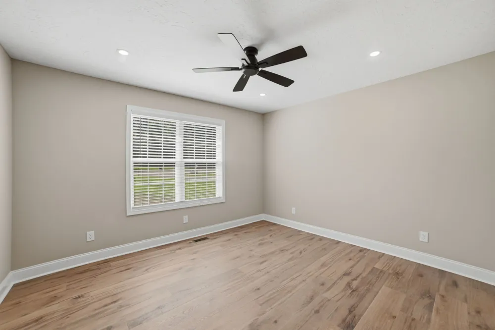 913 Memorial Dr Paris, TN 38242