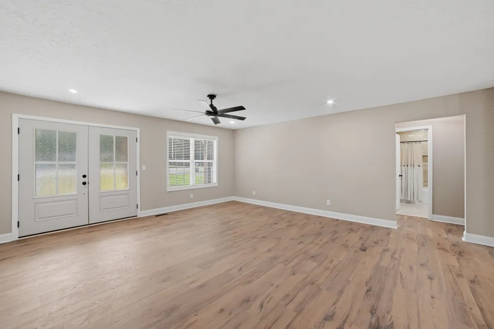 913 Memorial Dr Paris, TN 38242