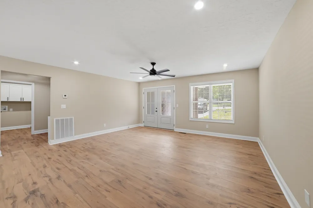 913 Memorial Dr Paris, TN 38242