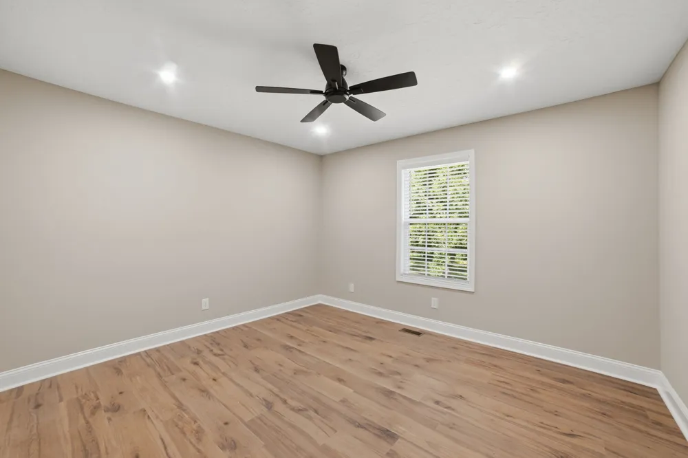 913 Memorial Dr Paris, TN 38242